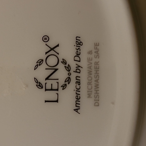 ♠️Kate Spade Red Dot Accent Plates - Picture 5 of 6